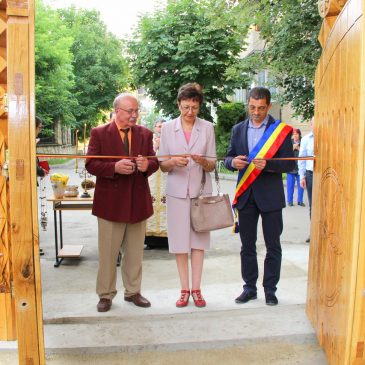 Elevii Liceului Teoretic au o nouă poartă de intrare