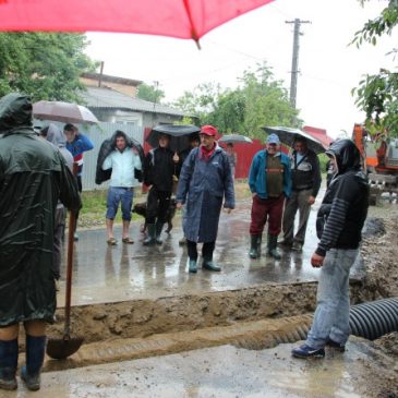 Cetățenii afectați de inundații sunt așteptați la Primărie