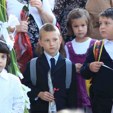 Nicolaș le-a urat SUCCES elevilor la început de an școlar