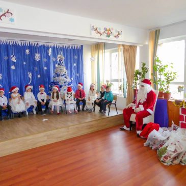 Pachete cu fructe si dulciuri pentru copii